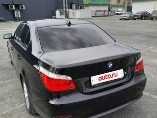 2008 BMW 5 серии 520i V (E60/E61) Рестайлинг, чёрный, 950000 рублей, вид 3