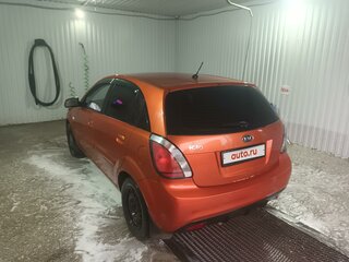 2010 Kia Rio II Рестайлинг, оранжевый, 520000 рублей, вид 4