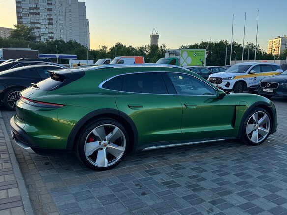 2021 Porsche Taycan 4S Cross Turismo I, зелёный - вид 1