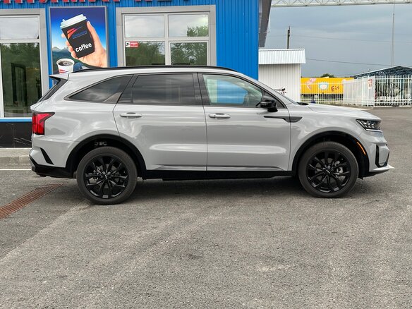 2023 Kia Sorento IV, серый, 4300000 рублей - вид 3