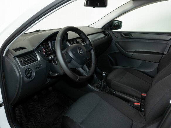 2016 Skoda Rapid I, белый, 910000 рублей - вид 4