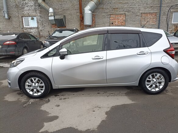 2016 Nissan Note II Рестайлинг, серебристый, 1050000 рублей - вид 2