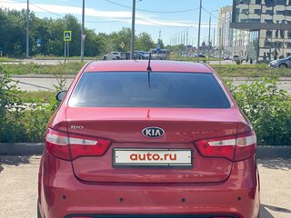 2013 Kia Rio 5-speed III, красный, 700000 рублей, вид 4