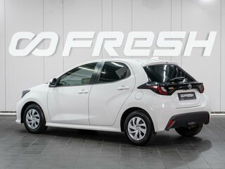 2021 Toyota Yaris IV, белый, 1299000 рублей, вид 2