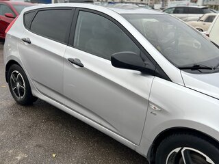2011 Hyundai Solaris I, серебристый, 550000 рублей, вид 3