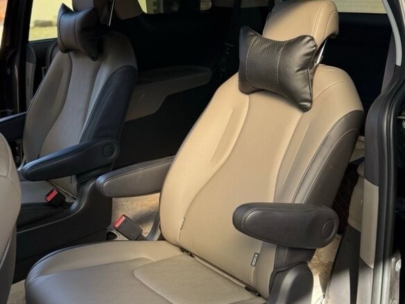 2024 Kia Carnival IV Рестайлинг, серый, 5000000 рублей - вид 17