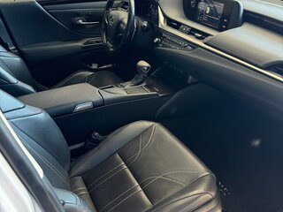 2019 Lexus ES 250 VII, белый, 4150000 рублей, вид 5
