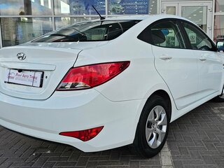 2016 Hyundai Solaris I Рестайлинг, белый, 999000 рублей, вид 2