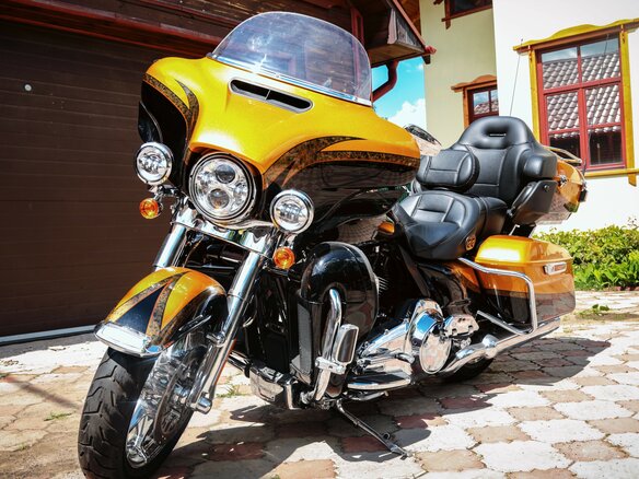 2015 Harley-Davidson CVO, золотистый, 3250000 рублей - вид 12
