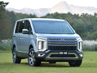 2023 Mitsubishi Delica D:5 I Рестайлинг, серебристый, 2700000 рублей, вид 3