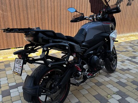2018 Yamaha MT-09 Tracer (FJ-09), серый, 800000 рублей, вид 4
