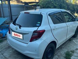 2015 Toyota Vitz III (XP130) Рестайлинг, белый, 730000 рублей, вид 4
