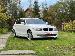 2010 BMW 1 серии 116i I (E81/E82/E87/E88) Рестайлинг, белый, 690000 рублей, вид 5