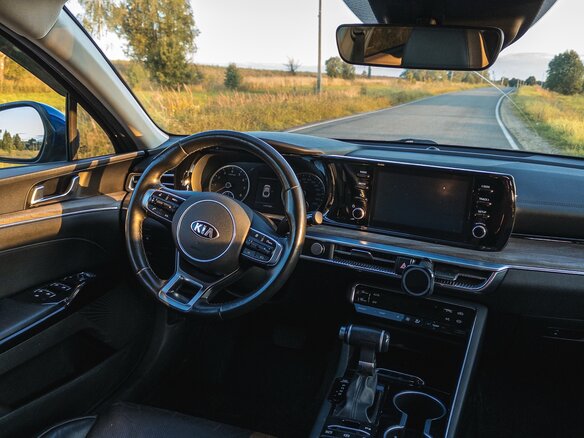 2020 Kia K5 III, синий, 2250000 рублей - вид 7