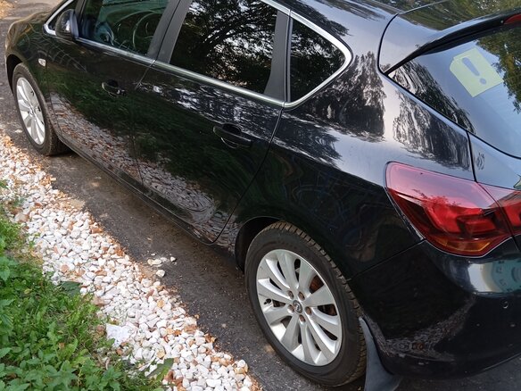 2011 Opel Astra J, чёрный, 730000 рублей - вид 2