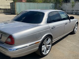 2003 Jaguar XJ III (X350/X358), серебристый, 900000 рублей, вид 3