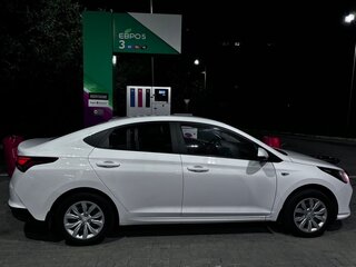 2021 Hyundai Solaris II Рестайлинг, белый, 1000000 рублей, вид 2