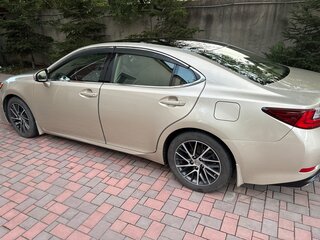 2016 Lexus ES 250 VI Рестайлинг, бежевый, 2700000 рублей, вид 3