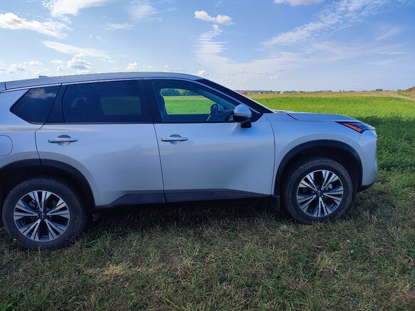 2022 Nissan Rogue III, серебристый, 2649000 рублей - вид 3