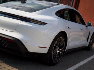 2022 Porsche Taycan I, белый, 7000000 рублей, вид 4