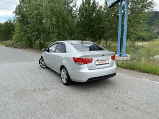 2010 Kia Cerato 5-speed II, серебристый, 1100000 рублей, вид 4