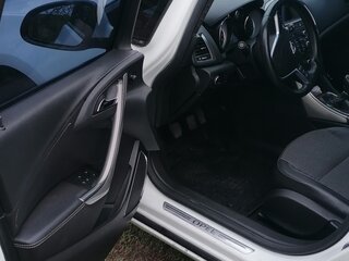 2011 Opel Astra J, белый, 945000 рублей, вид 3