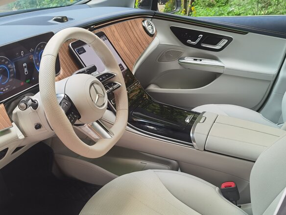 2022 Mercedes-Benz EQE 350+, чёрный, 6500000 рублей - вид 12