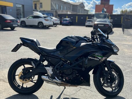 2021 Kawasaki Ninja 650, чёрный, 950000 рублей, вид 4