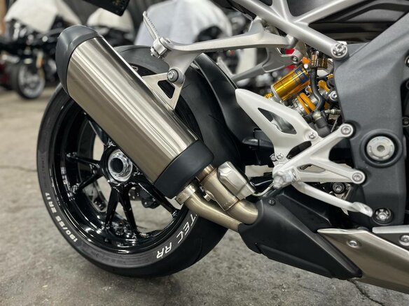 2021 Triumph Speed Triple, серый, 1520000 рублей - вид 22