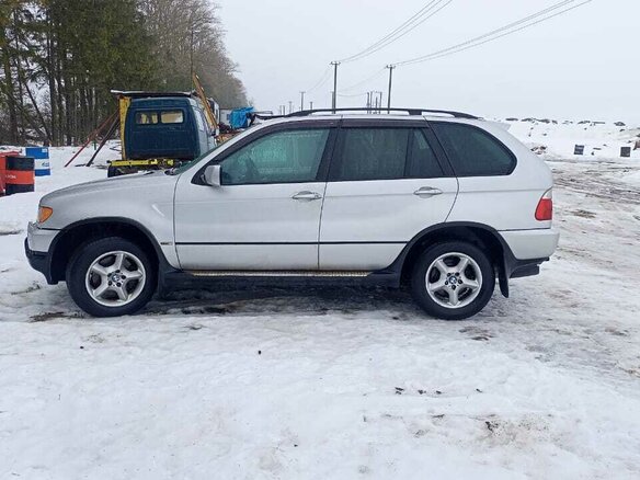 2001 BMW X5 4.4i I (E53), серебристый, 850000 рублей - вид 3