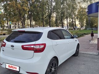 2012 Kia Rio 4-speed III, белый, 700000 рублей, вид 5