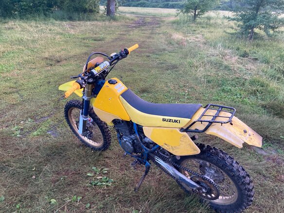 1993 Suzuki DR 250, жёлтый, 180000 рублей - вид 4