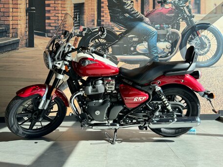2026 Royal Enfield Super Meteor, пурпурный, 792000 рублей, вид 3
