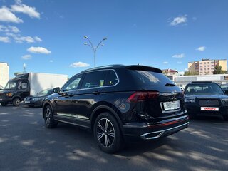 2020 Volkswagen Tiguan II Рестайлинг, чёрный, 3200000 рублей, вид 4