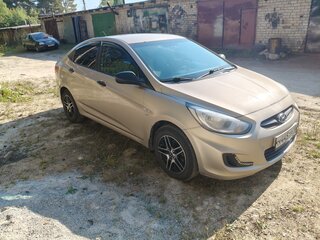 2012 Hyundai Solaris I, бежевый, 600000 рублей, вид 2