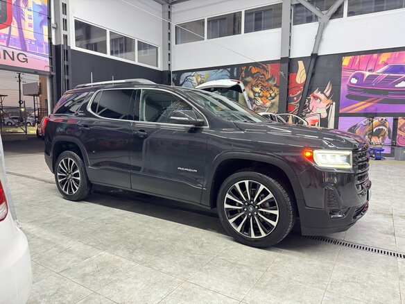 2019 GMC Acadia II Рестайлинг, чёрный, 2400000 рублей - вид 2