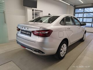 2026 Lada (ВАЗ) Vesta I Рестайлинг (NG), серебристый, 1705000 рублей, вид 4