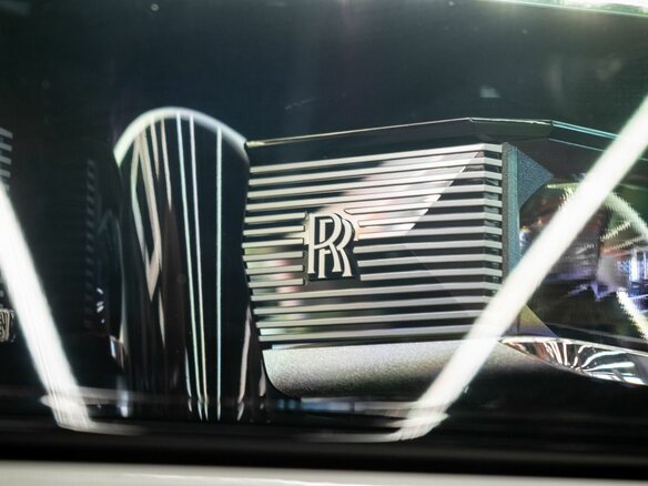 2025 Rolls-Royce Ghost Black Badge II Рестайлинг (Series II), серый, 47294000 рублей - вид 5