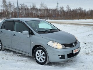 2010 Nissan Tiida I Рестайлинг, серый, 800000 рублей, вид 1