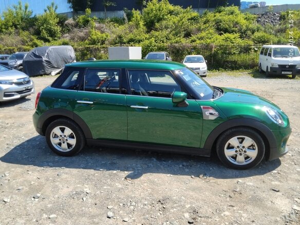 2020 Mini Hatch One III (F55/F56) Рестайлинг, зелёный, 2100000 рублей - вид 3