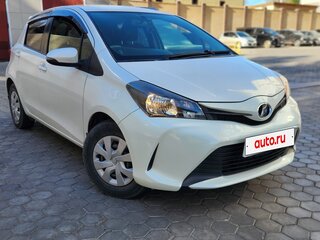 2014 Toyota Vitz III (XP130) Рестайлинг, белый, 790000 рублей, вид 2