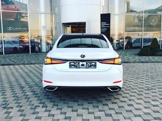 2018 Lexus ES 350 VII, белый, 4690000 рублей, вид 5