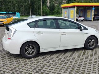 2010 Toyota Prius III (XW30), белый, 1400000 рублей, вид 5
