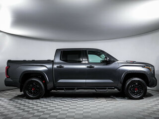 2023 Toyota Tundra CrewMax III, серый, 9894139 рублей, вид 4