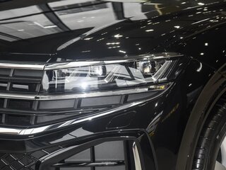 2025 Volkswagen Touareg III Рестайлинг, чёрный, 8100000 рублей, вид 3