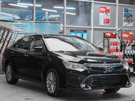 2016 Toyota Camry VII (XV50) Рестайлинг, чёрный, 1799000 рублей, вид 3