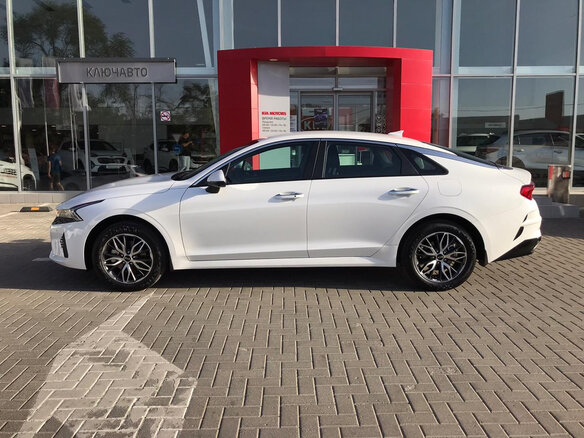 2021 Kia K5 III, белый - вид 1