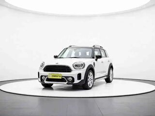 2023 Mini Countryman Cooper II Рестайлинг, белый, 1850000 рублей, вид 1