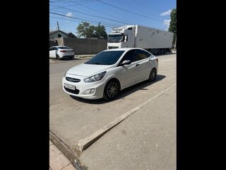 2013 Hyundai Solaris I, белый, 600000 рублей, вид 1