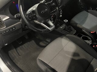 2017 Kia Rio X-Line IV, серебристый, 1235000 рублей, вид 3